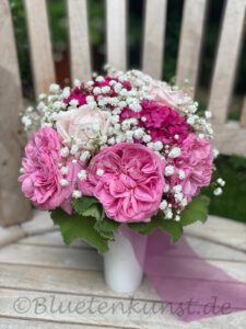 gefüllte rosa Rosen für Brautstrauß