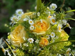 Brautstrauß für romantische Hochzeit in Gelb Standesamt und Kirche