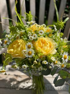 Brautstrauß mit Wiesenblumen aus Ingolstadt für Standesamt und freie trauung