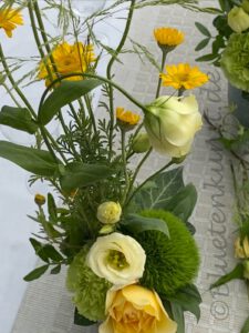 mal etwas anderes auf dem Tisch grüne Bartnelke mal anders, Blütenkunst aus Pörnbach