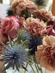 Floristik Event Überraschungsstrauss Blütenkunst Mannstreu Distel