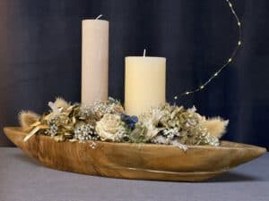 floristische Weihnachtsdeko 2020 mit Teakschale , Trockenblume , Weizenkorn Kerze