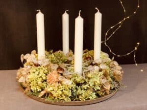 Adventskranz 2020 mit 4 weißen Kerzen, Hortensien, Trockenblumen