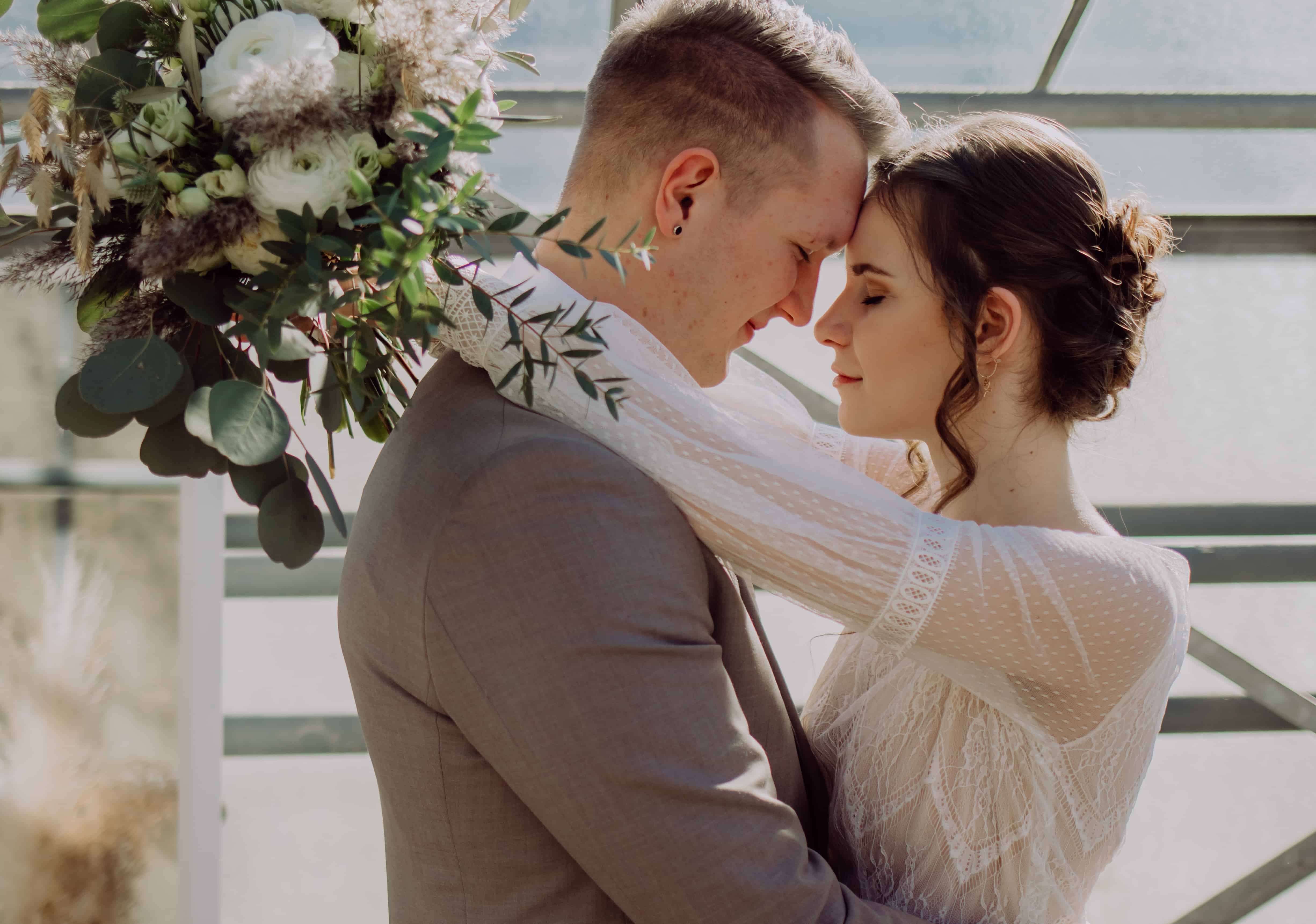 Hochzeitsfloristik Brautstrauß mit Ranunkel und Euckalyptus Grüne Hochzeit